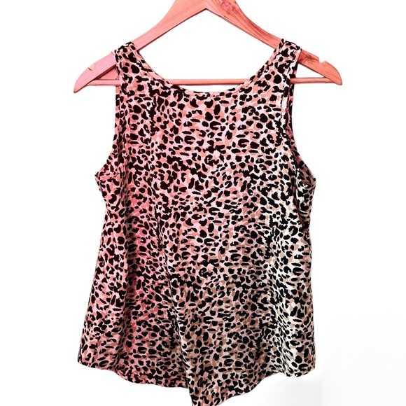 Nice leopard print top! Very comfy and can be dressed up or down. No flaws! - Picture 2 of 3